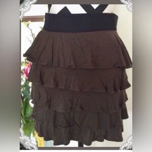 Max Studio Super Cute Deep Green
Ruffle Skirt